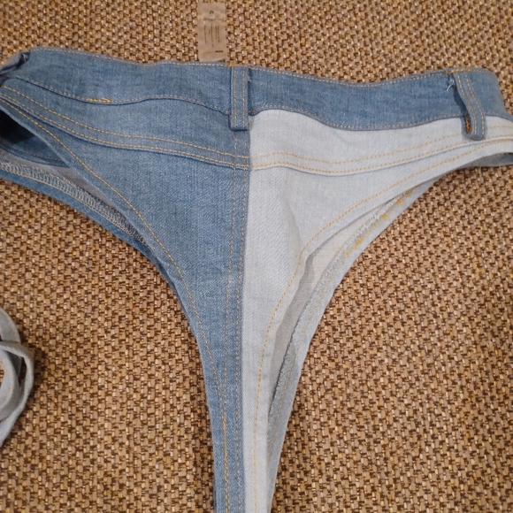 FASHION NOVA - Picture 5 of 6